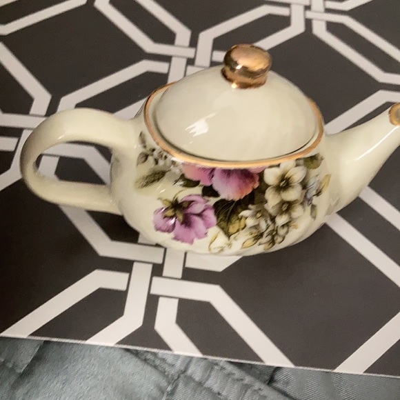 Vintage 2004 collectible "Special Place" miniature tea pot - Picture 2 of 5